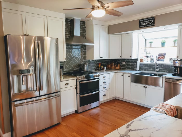 Consider Refacing, Instead of Replacing Your Outdated Oven Hood
